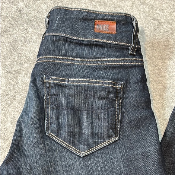 👖 Discover timeless elegance with these PAIGE Hidden Hills Straight Jeans! 👖 - Picture 7 of 16